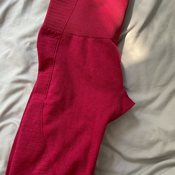SMALL GYMSHARK LEGGINGS!! - Picture 2 of 5